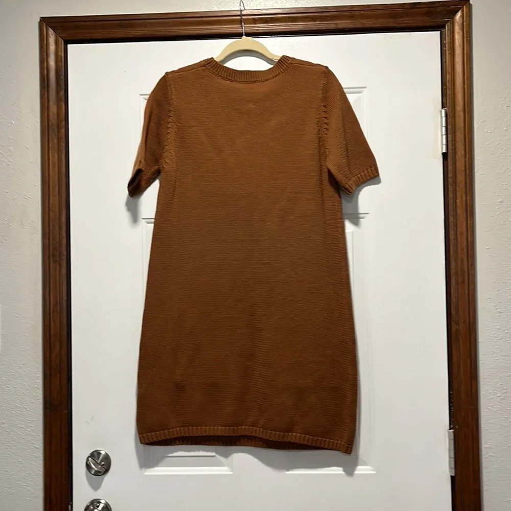 NWT She + Sky Camel Brown Sweater dress MEDIUM Round neck Short sleeve Pockets - Picture 9 of 9